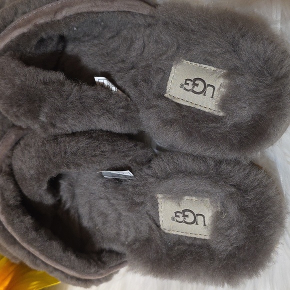 UGG ABELA Gray Fur Slippers - Picture 5 of 7